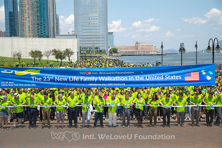 The WeLoveU 23rd New Life Family Walkathon ribbon cutting ceremony at the starting line.