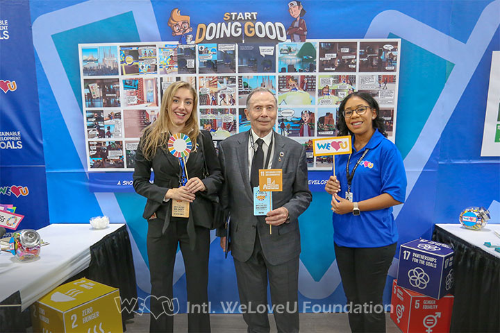 Ambassador visits WeLoveU's booth