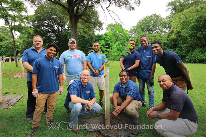 Group huddle of WeLoveU volunteers in Myers Park